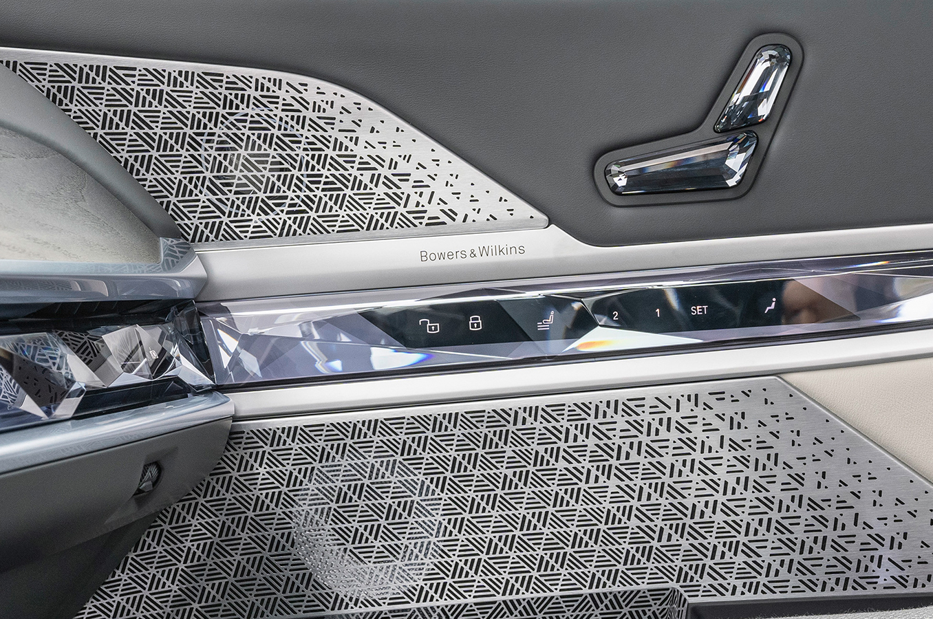 Bowers & Wilkins surround sound system of BMW i7 xDrive60
