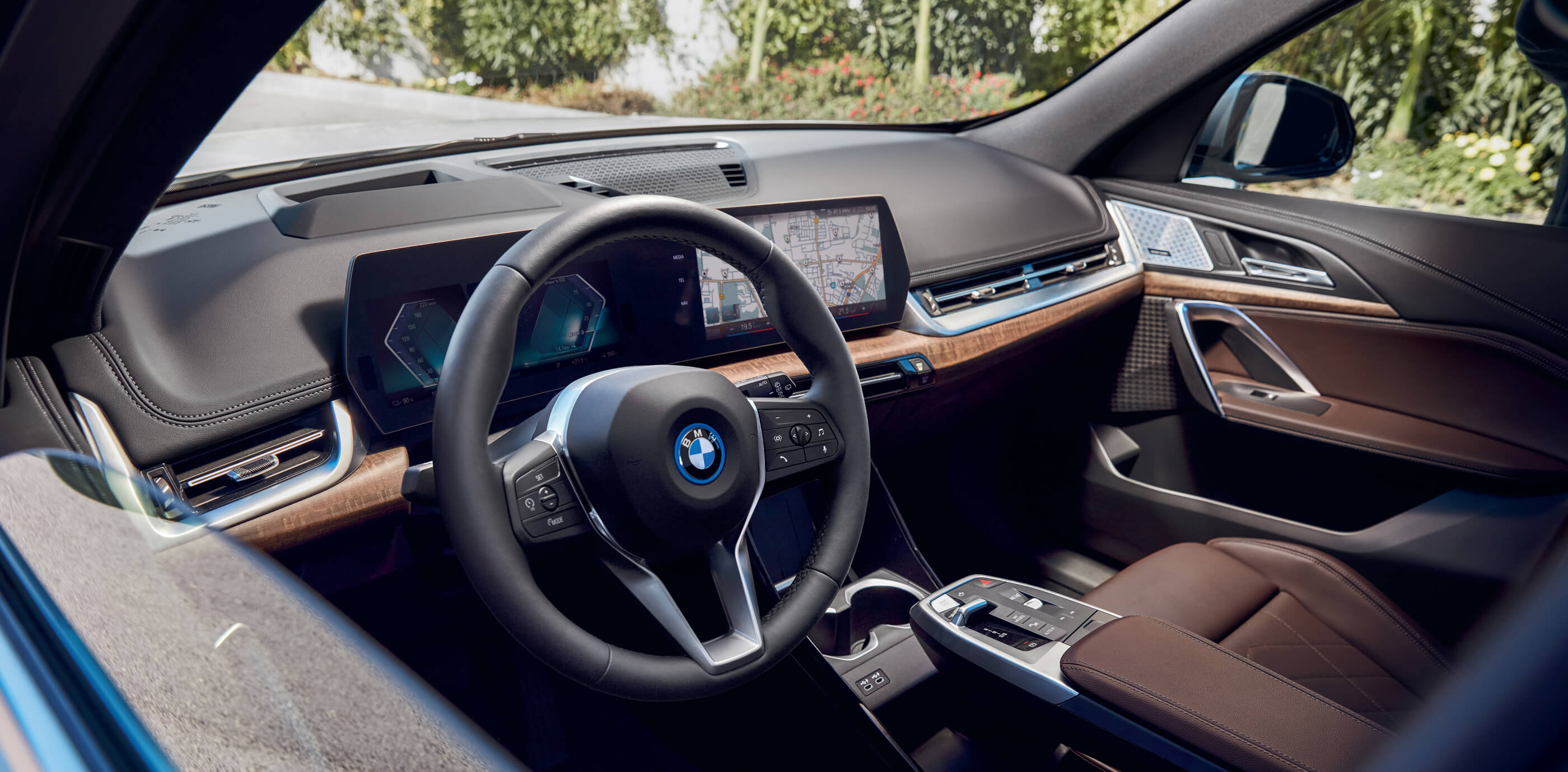 The interior highlights of BMW electric car iX1 xDrive30 xLine